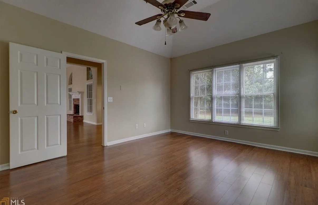 4 bed, 2206 sqft, $2,800 — Photo 4