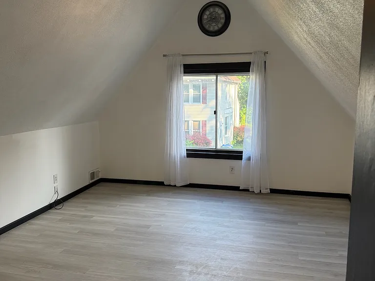 22 Weider St — Photo 24