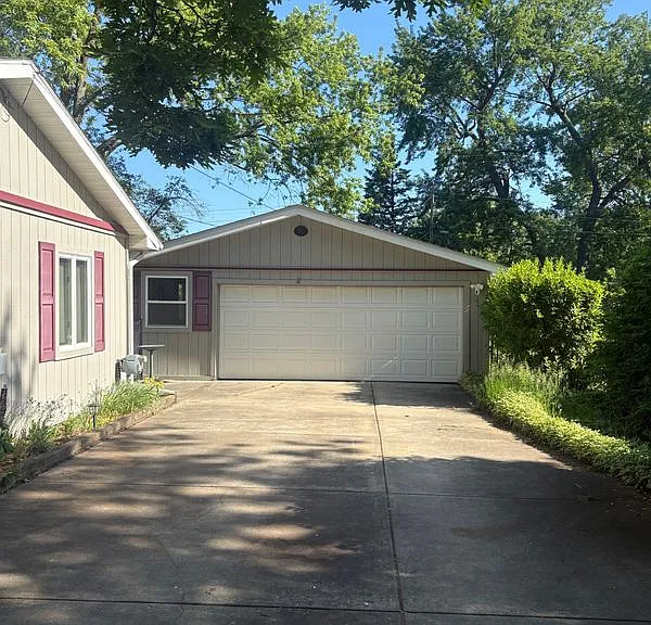 6284 Woodsdale Dr — Photo 4