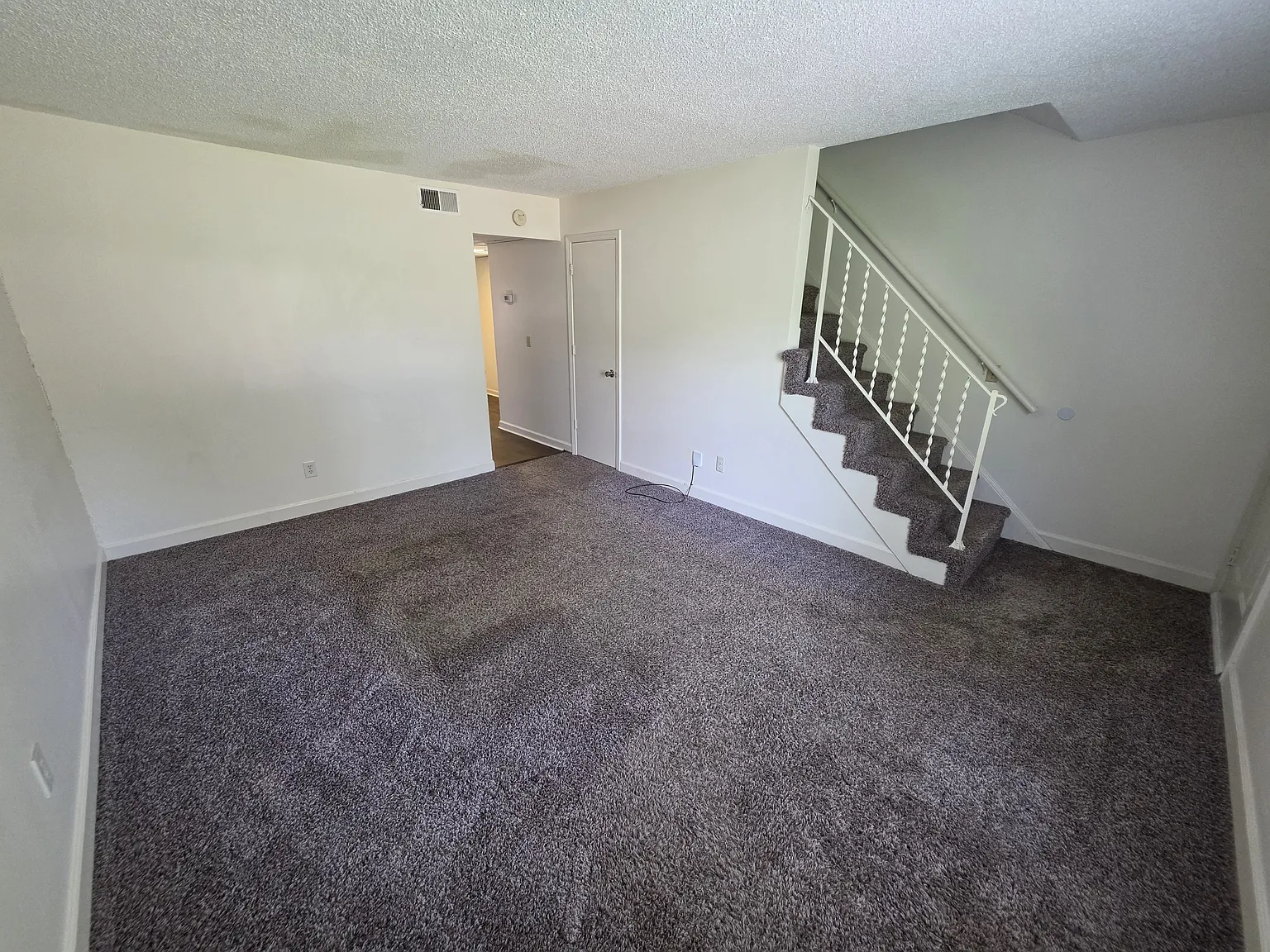 2 bed, 1.5 bath, 970 sqft, $1,950 — Photo 3