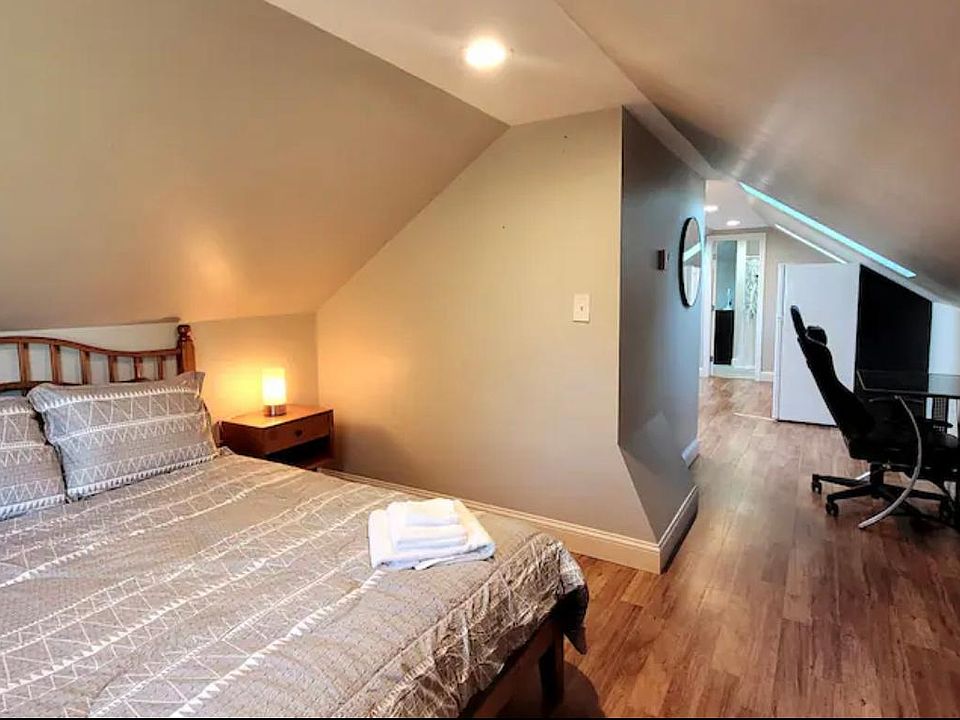 1st image of 60 Huxley Ave #3