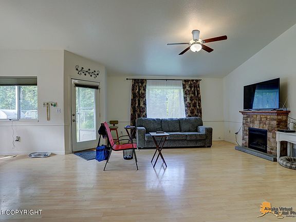 3rd image of 1020 Coville Ln