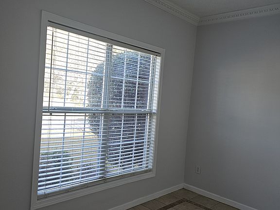 5th image of 340 Circle Rd