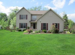 2514 Danielle Dr, Niagara Falls, NY 14304