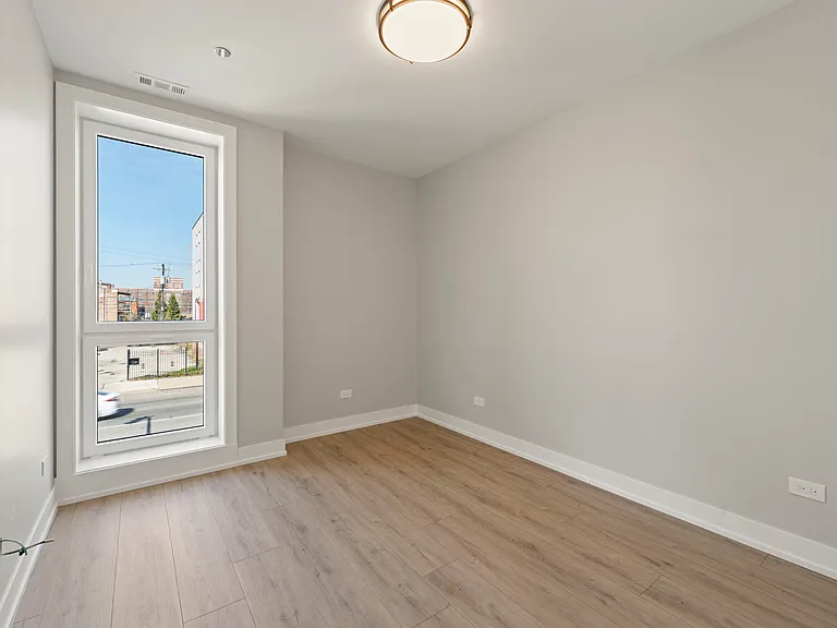 2354 W Polk St #303 — Photo 12