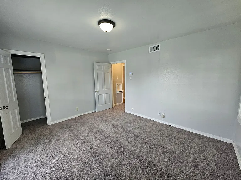 2023 E Illinois Ave — Photo 11