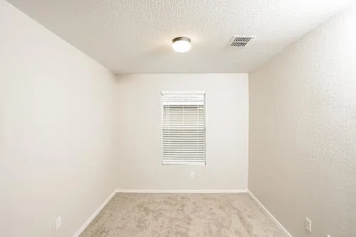 490 Walnut Crst — Photo 4