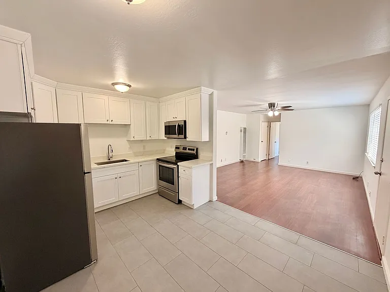 551 Mariposa Avenue — Photo 4