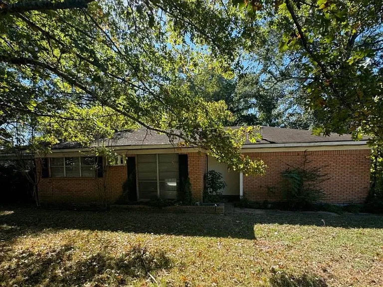 8900 Acacia Ln — Photo 2
