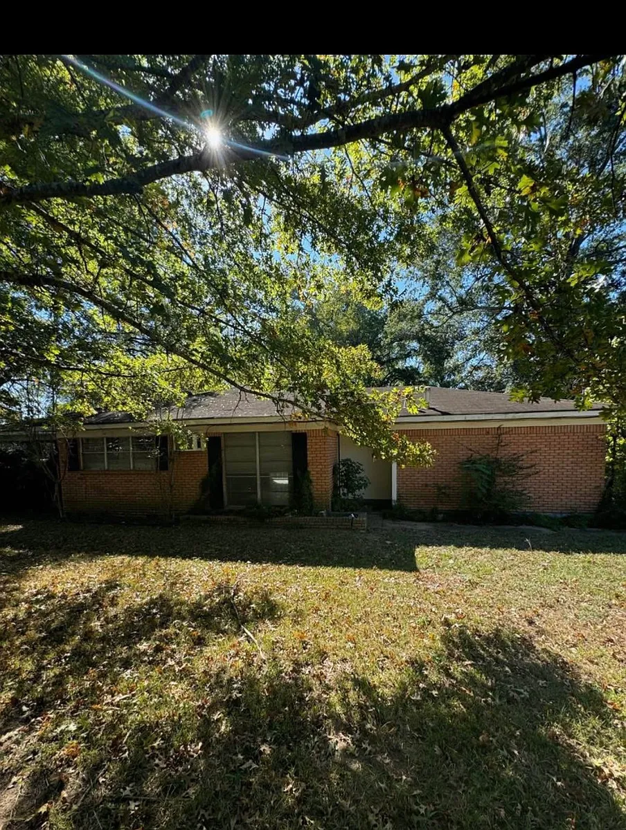 Building Photo - 8900 Acacia Ln