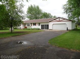 7127 Peck Rd, Greenville, MI 48838