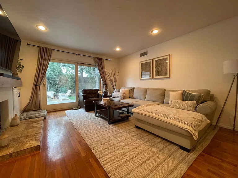 15560 Otsego St — Photo 15