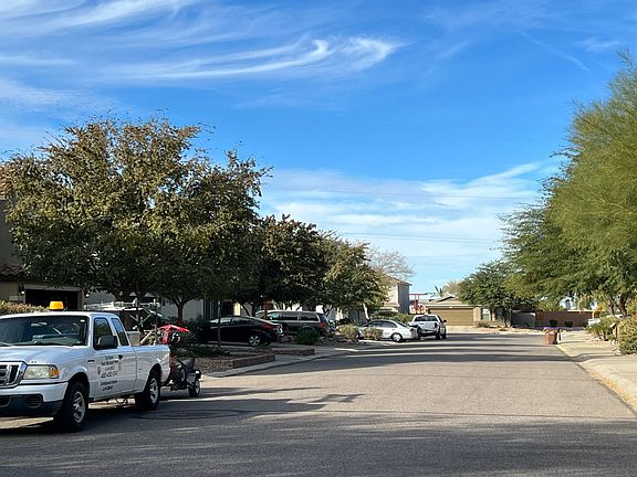 5th image of 454 E Penny Ln