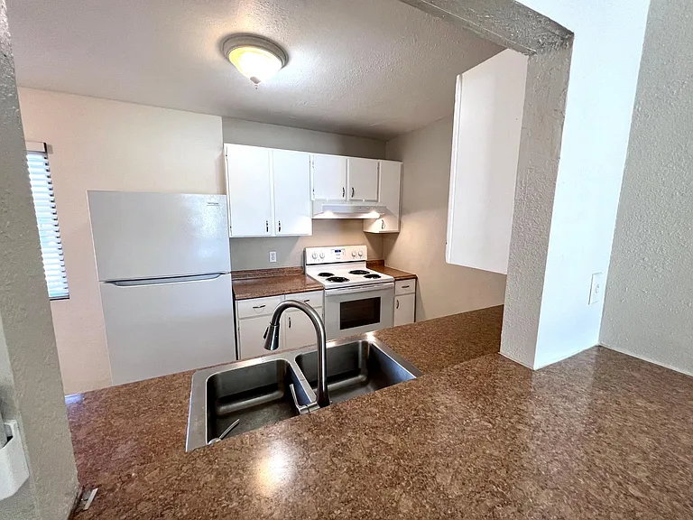 5125 E 2nd St #4 — Photo 7