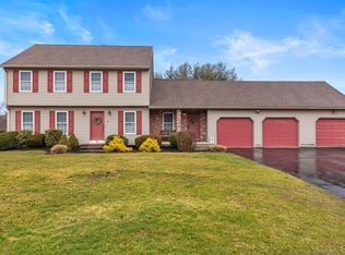 27 Richill Rd, Branford, CT 06405