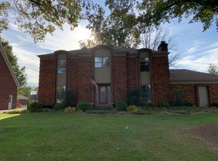208 Cherokee Dr, Jeffersonville, IN 47130