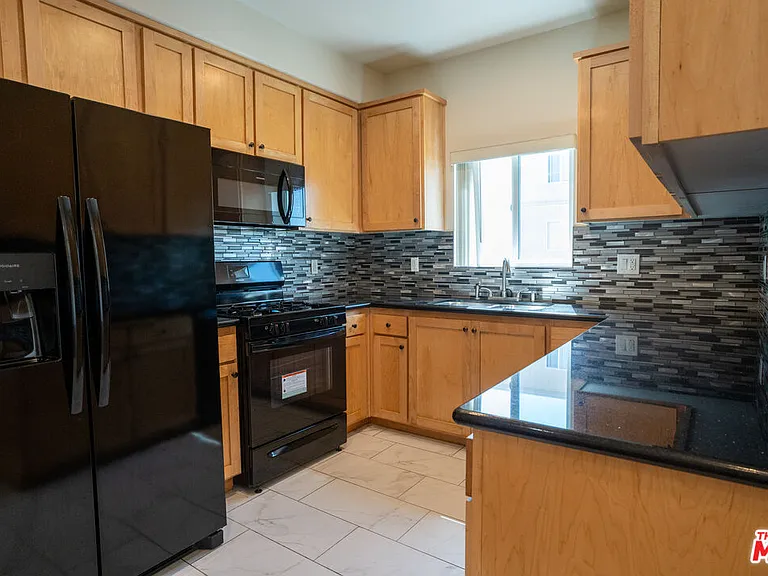 12132 Hart St #301 — Photo 10