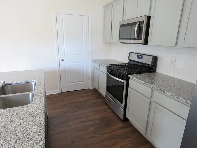 900 Mill Creek Dr — Photo 10