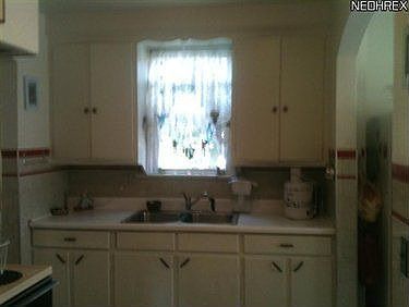 4th image of 13710 Wainstead Ave
