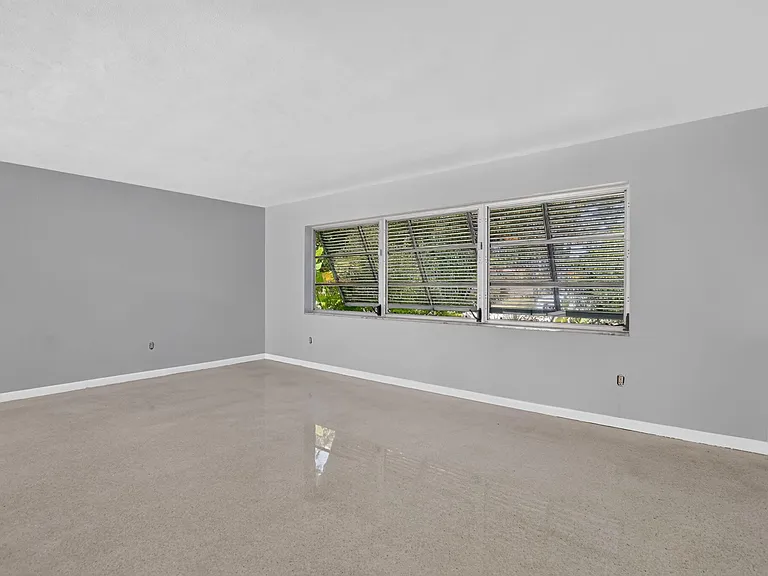 200 NW 11th Ave — Photo 17