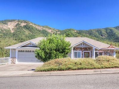 1550 Panoramic Loop, Grants Pass, OR, 97527