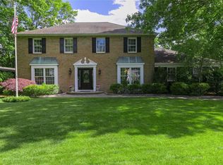 41 Twixt Hills Rd, Saint James, NY 11780