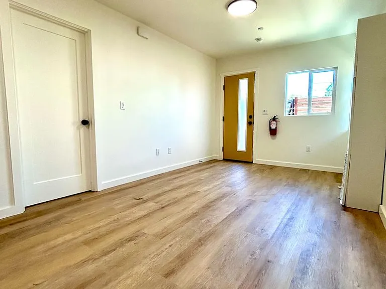 1-Bed/1-Bath Near Downtown San Luis Obispo and Cal Poly — Photo 11