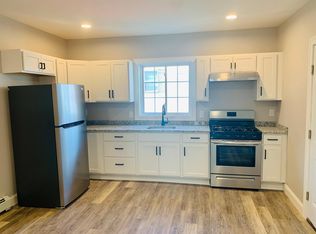 284 Manchester St #1, Fall River, MA 02721