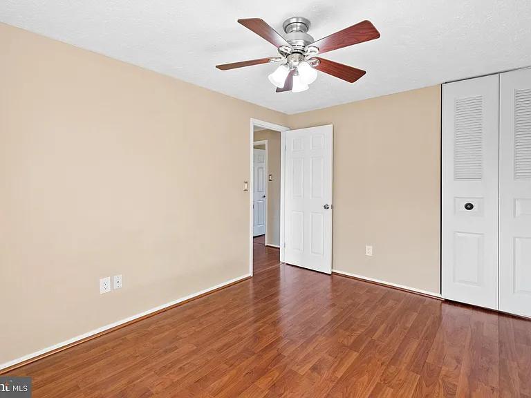8469 Rippled Creek Ct — Photo 20