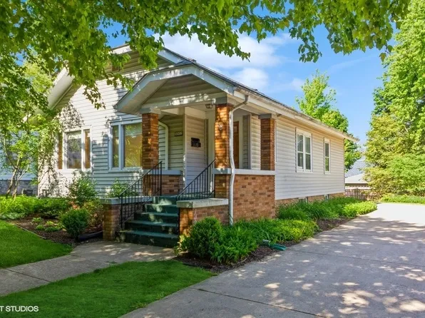 1002 N Hart St, Harvard, IL 60033