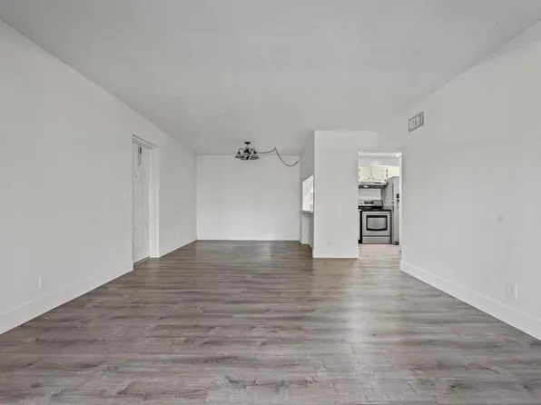 203 Foxtail Drive #H2, Greenacres, FL 33415