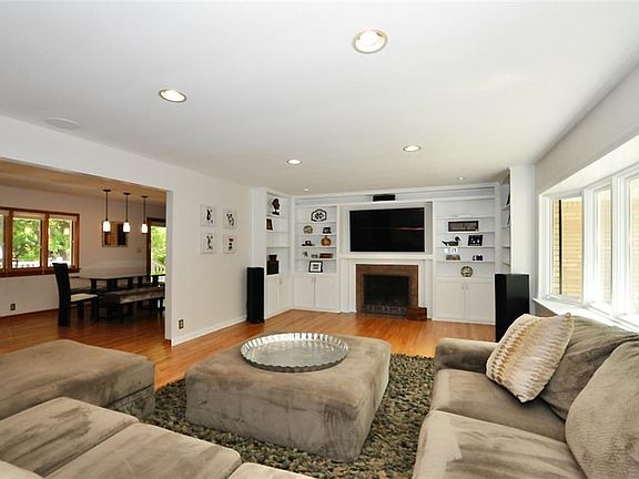 3rd image of 6135 Hazelwood Ave