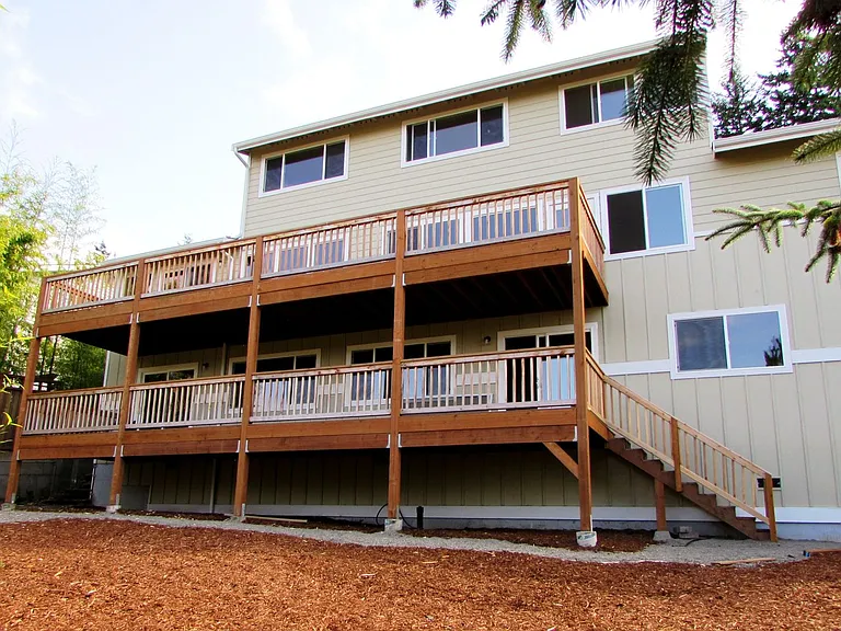 213 Bayside Rd — Photo 2