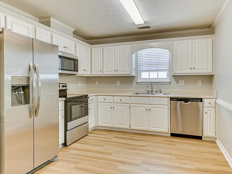 1955 Shoreline Dr — Photo 11