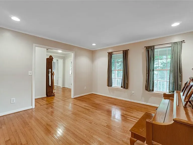 295 Oakmere Dr — Photo 8