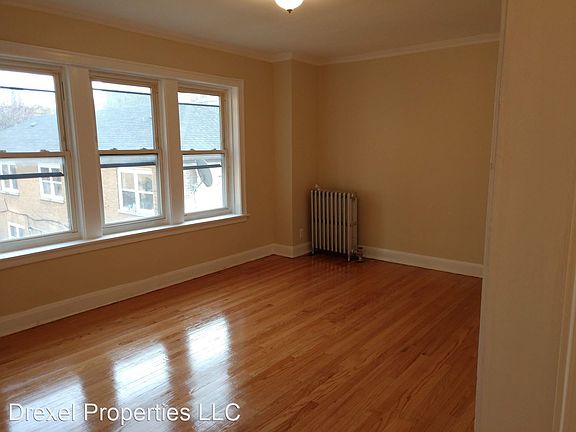 3rd image of 6334 N Artesian Ave APT 2B