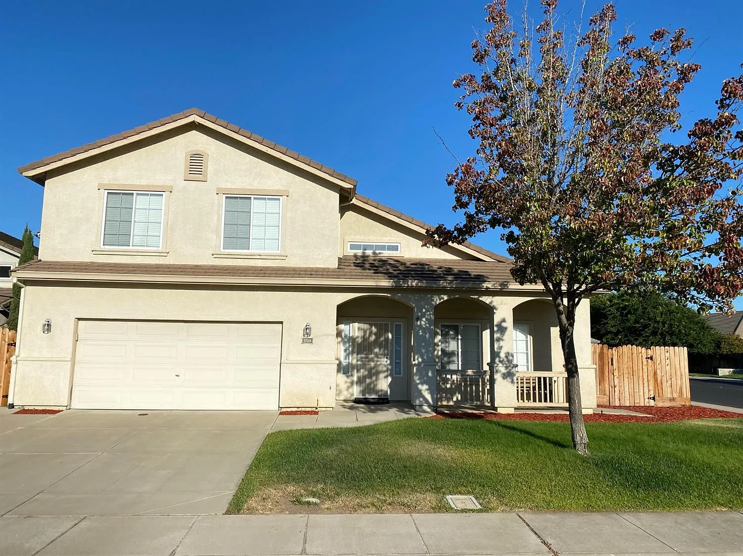 1709 Queensland Ave photo 1