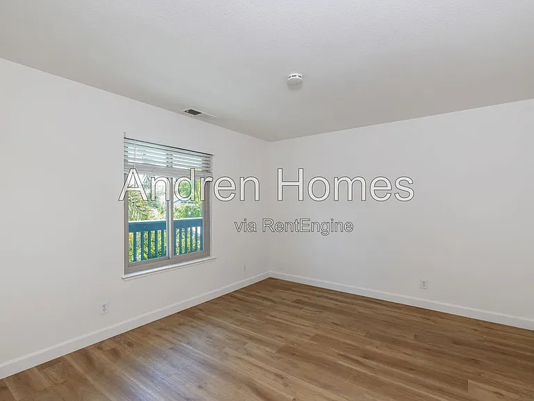 713 Frederick St — Photo 9