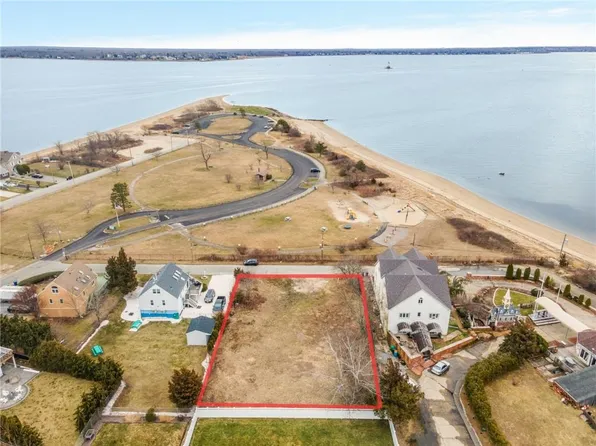 25 Elgin St, Warwick, RI 02889