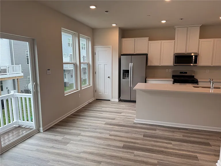 315 Alliance Dr — Photo 17