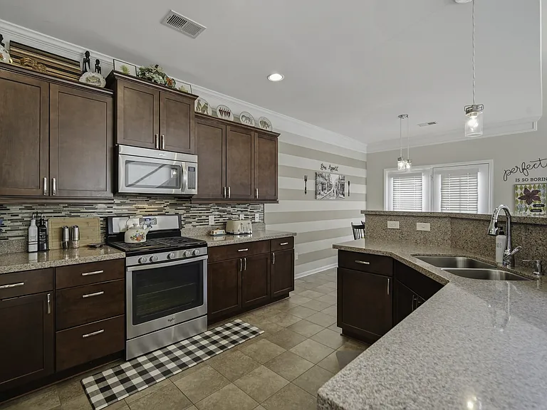 225 Urbano Ln — Photo 19