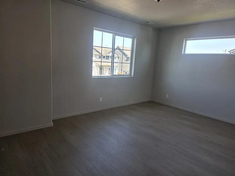 1528 N Wilhelm Way — Photo 4