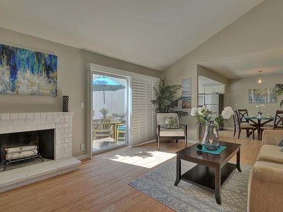 4th image of 954 Lakeshire Ct