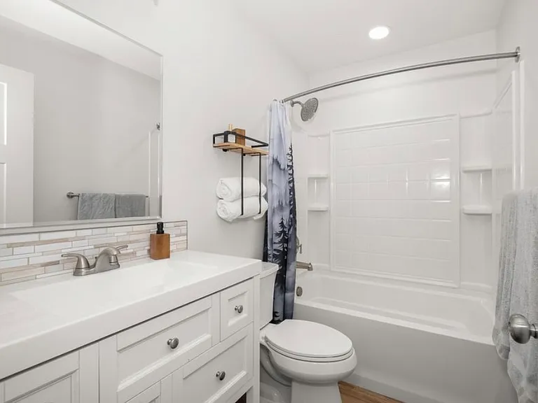 1212 W Cora Ave — Photo 5