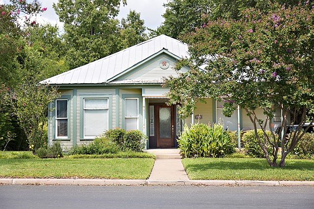 1st image of 406 E Travis St