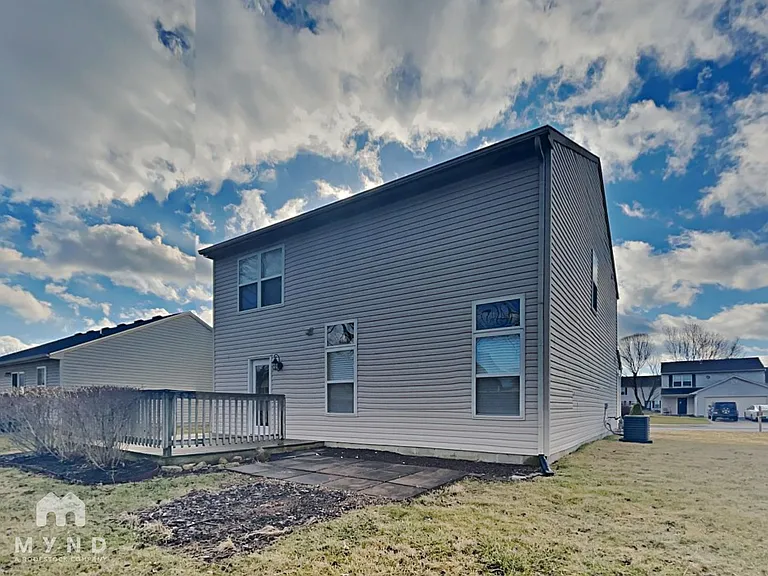 1698 Prairieview Ln — Photo 30