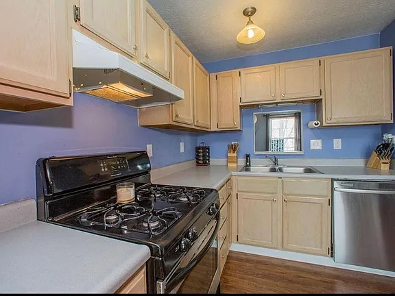 991 Bootman Dr — exterior photo