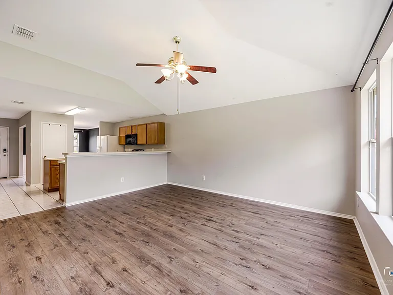 1637 Elm St — Photo 12