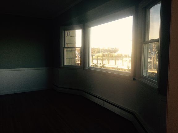 bay window in dining room