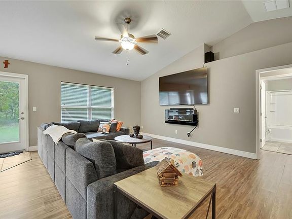 3rd image of 12342 QUIGLEY AVENUE